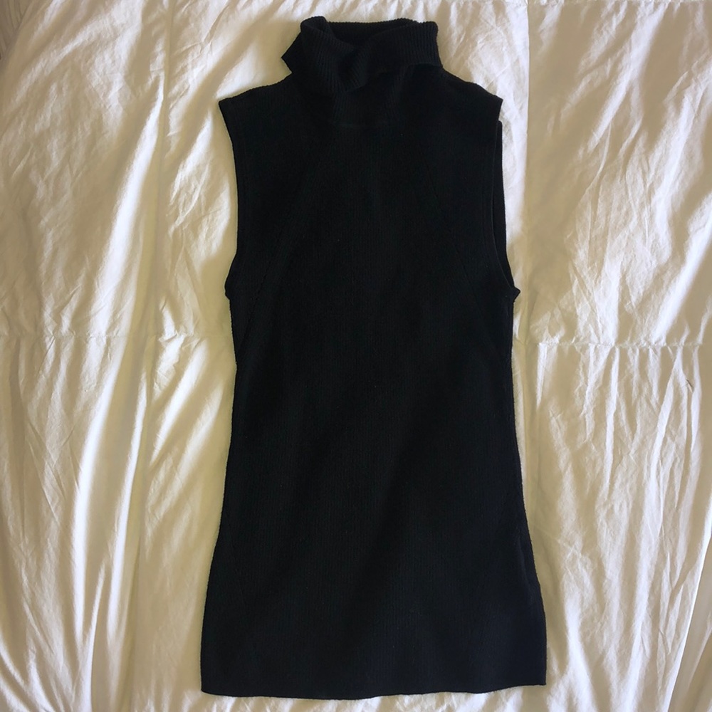 WHITE HOUSE BLACK MARKET TURTLENECK